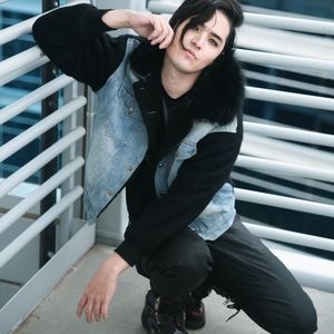 KAE Vintage Denim 80s Jacket Black Contrast Sleeves Fur Collar Oversized Fit